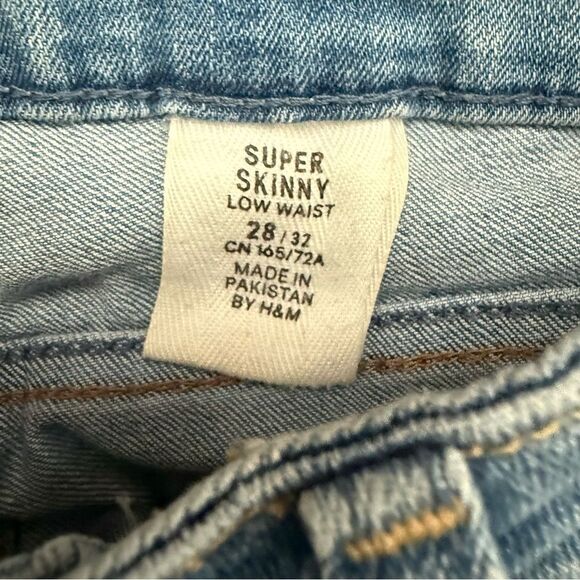 H&M Super Skinny Distressed Jeans Women’s Low Waist Size 26 - Picture 3 of 9